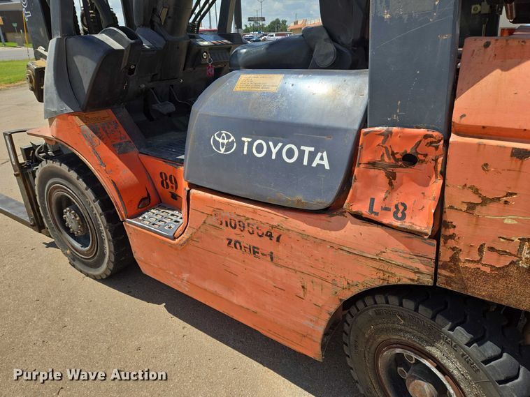 image for item EN8225 2001 Toyota 7FGU25 forklift
