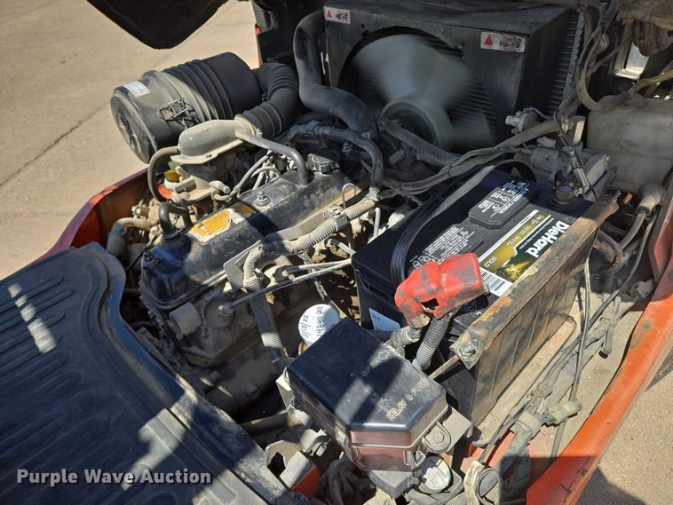 image for item EN8225 2001 Toyota 7FGU25 forklift