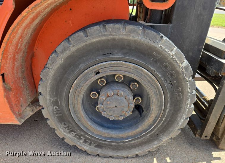 image for item EN8225 2001 Toyota 7FGU25 forklift