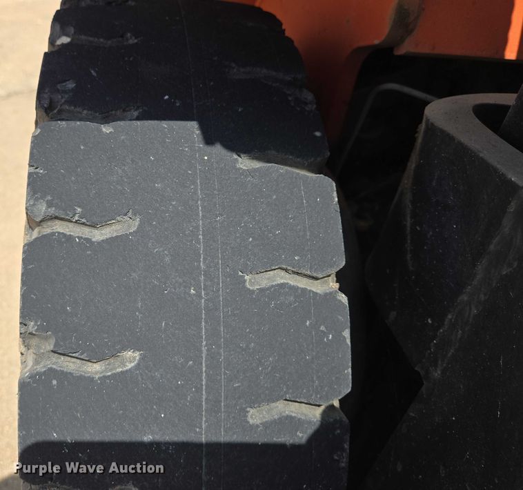 image for item EN8225 2001 Toyota 7FGU25 forklift