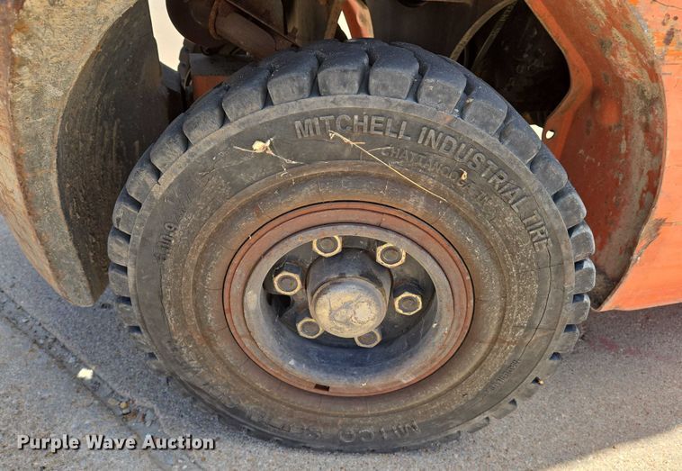 image for item EN8225 2001 Toyota 7FGU25 forklift