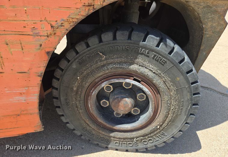 image for item EN8225 2001 Toyota 7FGU25 forklift