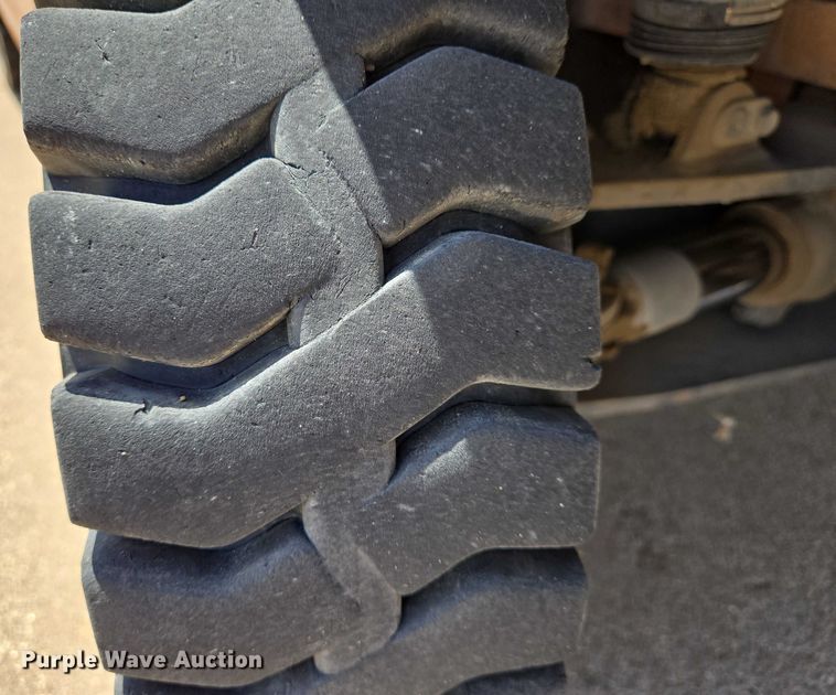 image for item EN8225 2001 Toyota 7FGU25 forklift