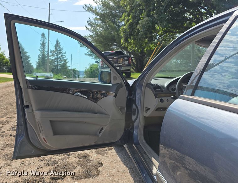 image for item EO1065 2004 Mercedes-Benz E500 