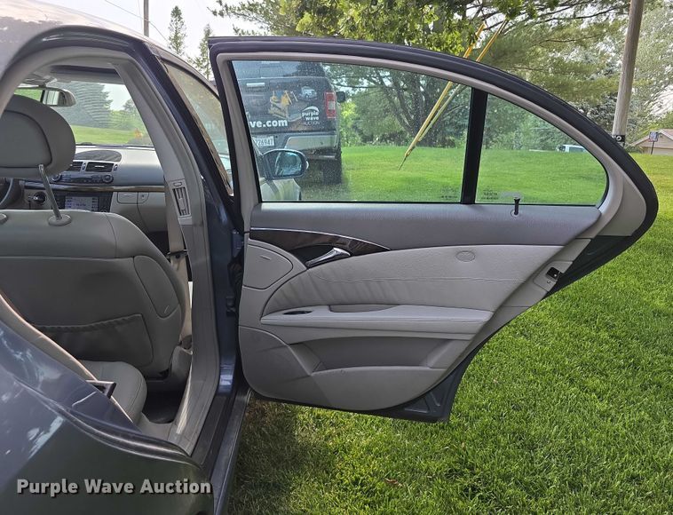 image for item EO1065 2004 Mercedes-Benz E500 