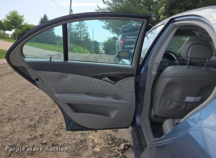 image for item EO1065 2004 Mercedes-Benz E500 