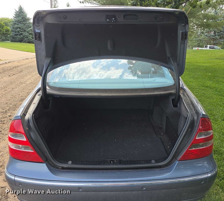 image for item EO1065 2004 Mercedes-Benz E500 