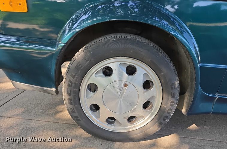 image for item EO1066 1992 Volkswagen Cabriolet convertible