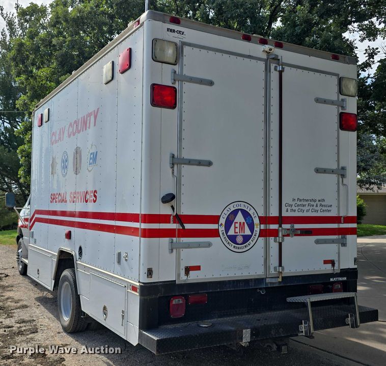 image for item EO1067 2002 Ford E450 ambulance