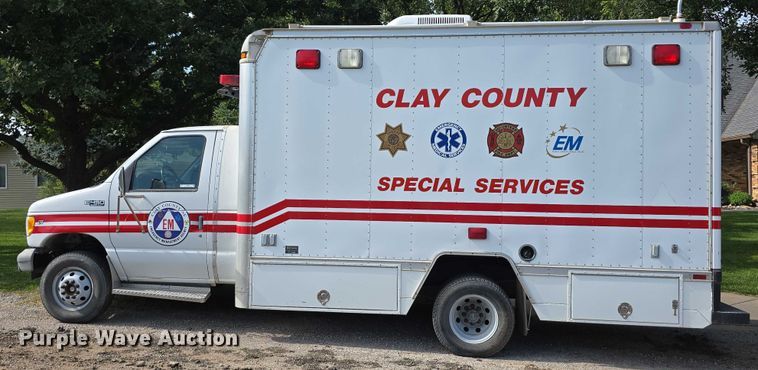 image for item EO1067 2002 Ford E450 ambulance