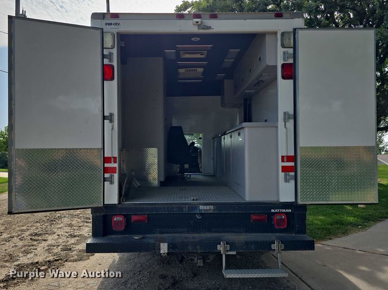 image for item EO1067 2002 Ford E450 ambulance