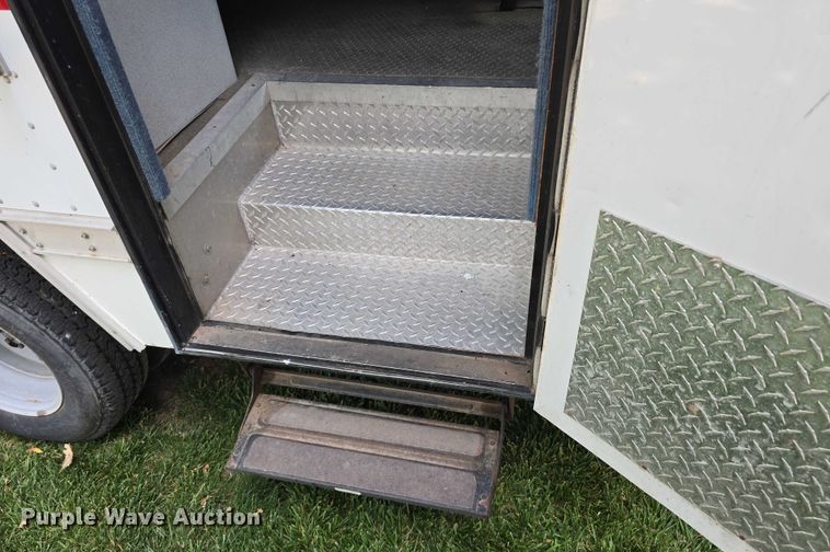 image for item EO1067 2002 Ford E450 ambulance