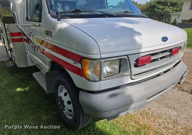 image for item EO1067 2002 Ford E450 ambulance