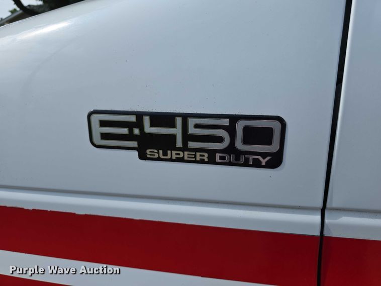 image for item EO1067 2002 Ford E450 ambulance
