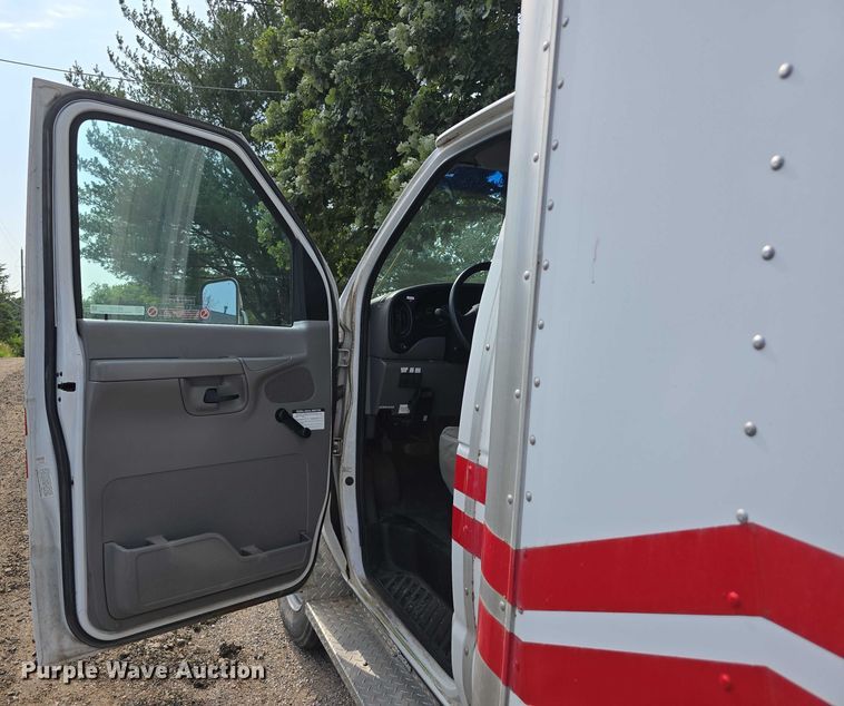 image for item EO1067 2002 Ford E450 ambulance