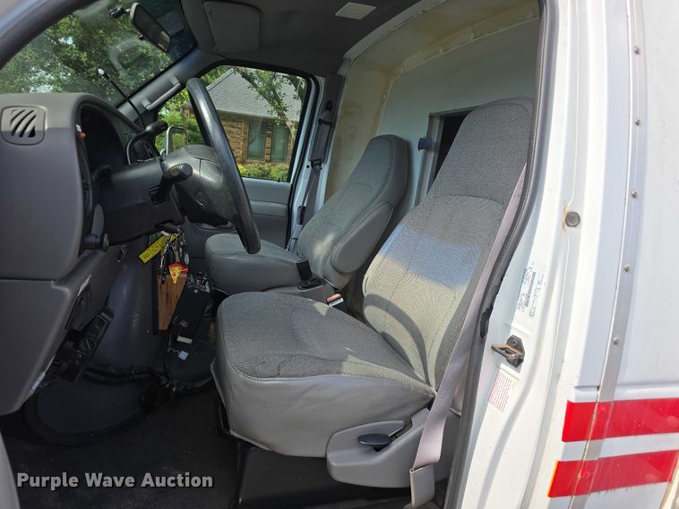 image for item EO1067 2002 Ford E450 ambulance