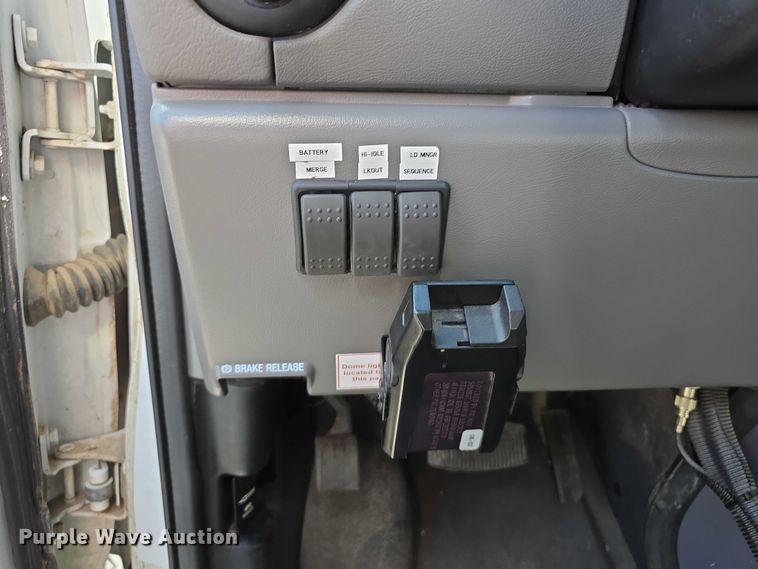 image for item EO1067 2002 Ford E450 ambulance