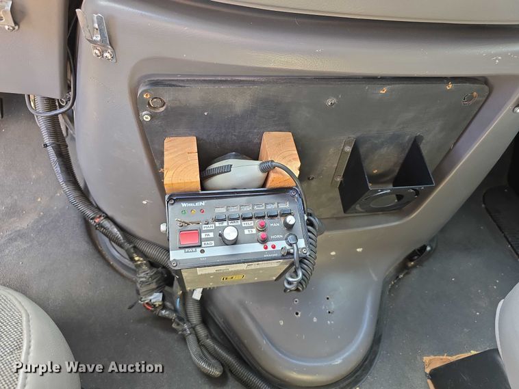 image for item EO1067 2002 Ford E450 ambulance