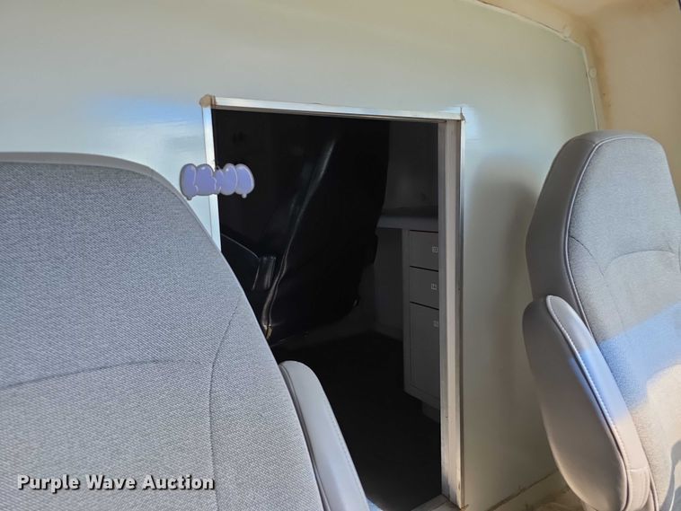 image for item EO1067 2002 Ford E450 ambulance