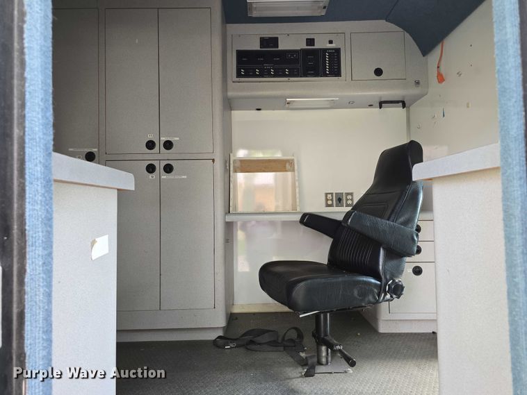 image for item EO1067 2002 Ford E450 ambulance