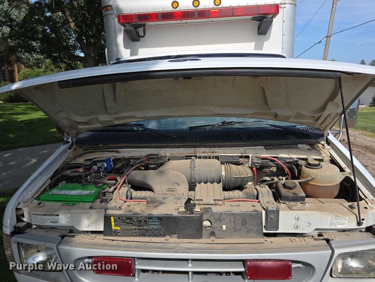 image for item EO1067 2002 Ford E450 ambulance