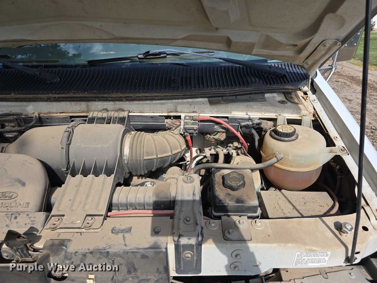 image for item EO1067 2002 Ford E450 ambulance