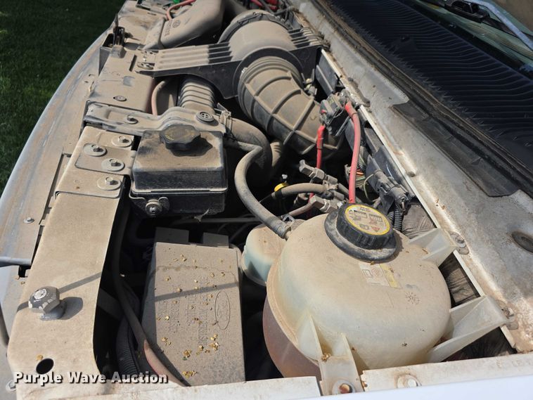 image for item EO1067 2002 Ford E450 ambulance