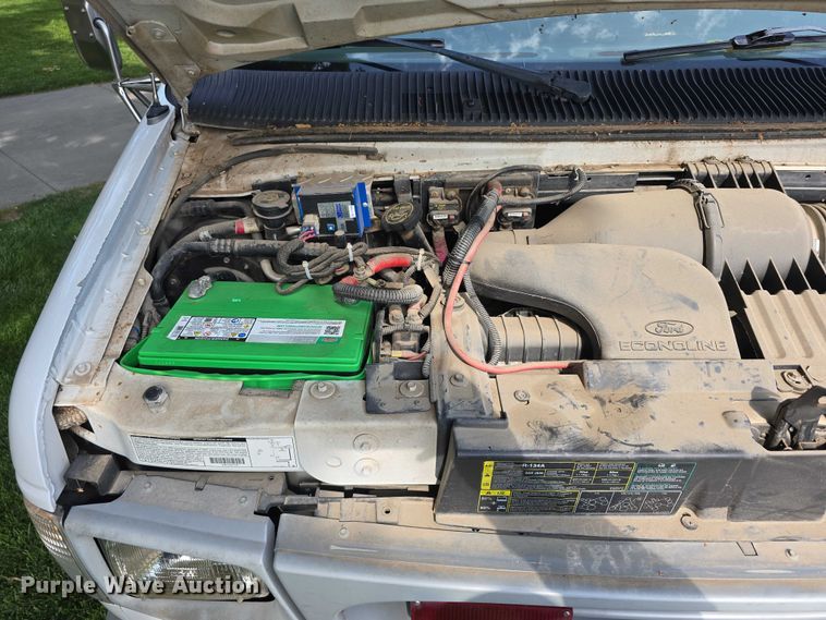 image for item EO1067 2002 Ford E450 ambulance