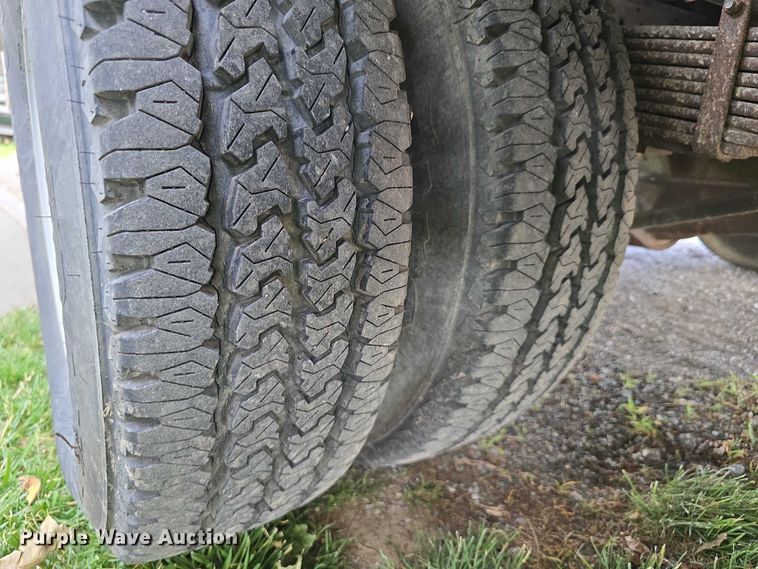 image for item EO1067 2002 Ford E450 ambulance