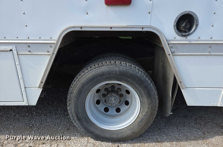 image for item EO1067 2002 Ford E450 ambulance