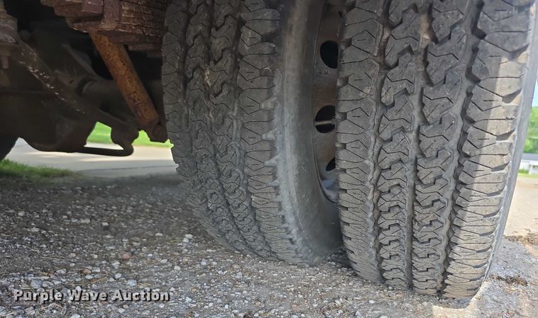 image for item EO1067 2002 Ford E450 ambulance