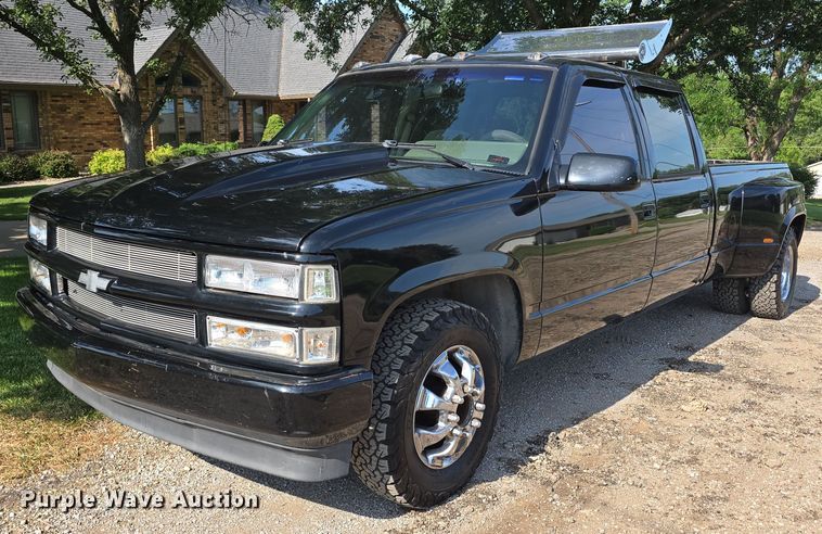image for item EO1068 1994 Chevrolet C3500 Crew Cab pickup truck