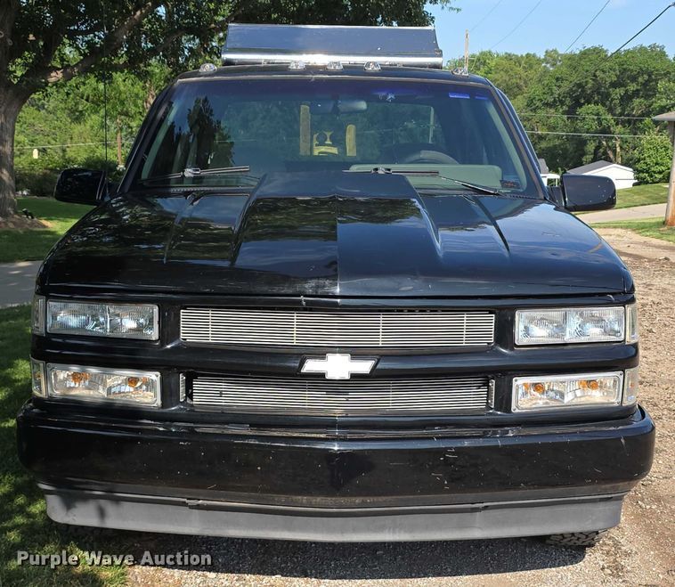 image for item EO1068 1994 Chevrolet C3500 Crew Cab pickup truck
