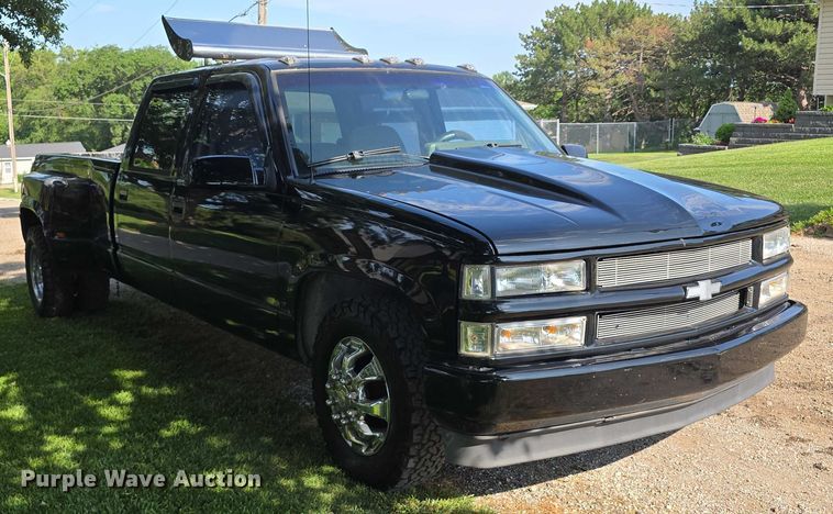 image for item EO1068 1994 Chevrolet C3500 Crew Cab pickup truck