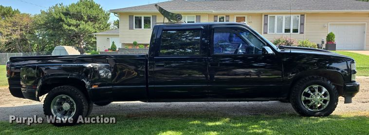 image for item EO1068 1994 Chevrolet C3500 Crew Cab pickup truck