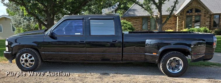 image for item EO1068 1994 Chevrolet C3500 Crew Cab pickup truck