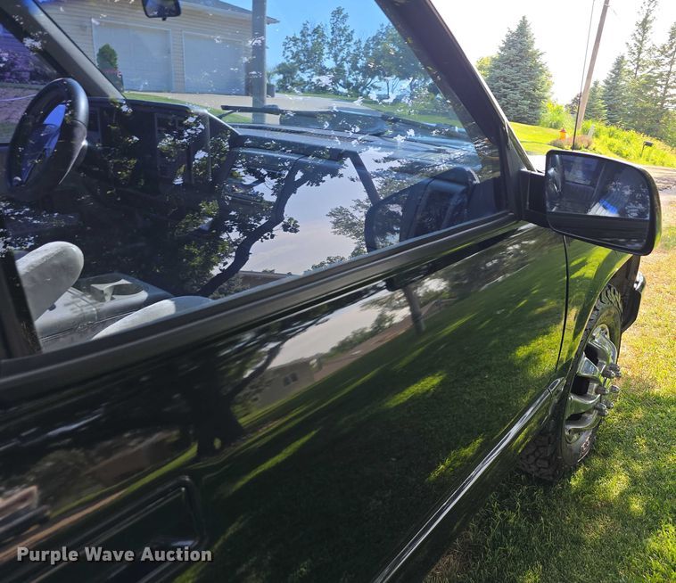 image for item EO1068 1994 Chevrolet C3500 Crew Cab pickup truck