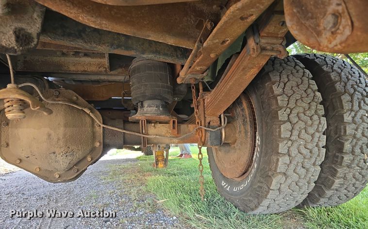 image for item EO1068 1994 Chevrolet C3500 Crew Cab pickup truck