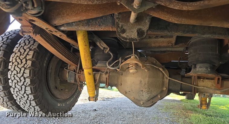 image for item EO1068 1994 Chevrolet C3500 Crew Cab pickup truck