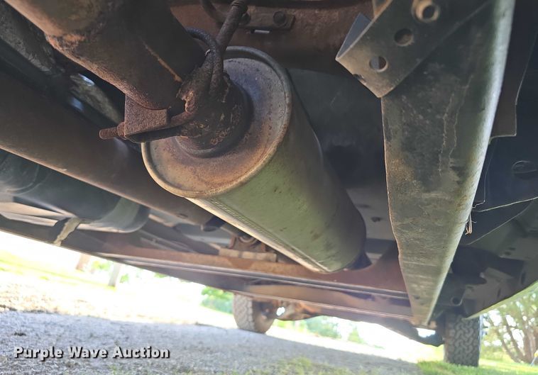 image for item EO1068 1994 Chevrolet C3500 Crew Cab pickup truck