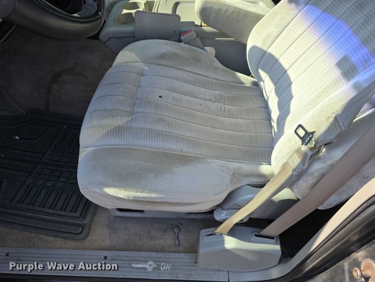 image for item EO1068 1994 Chevrolet C3500 Crew Cab pickup truck