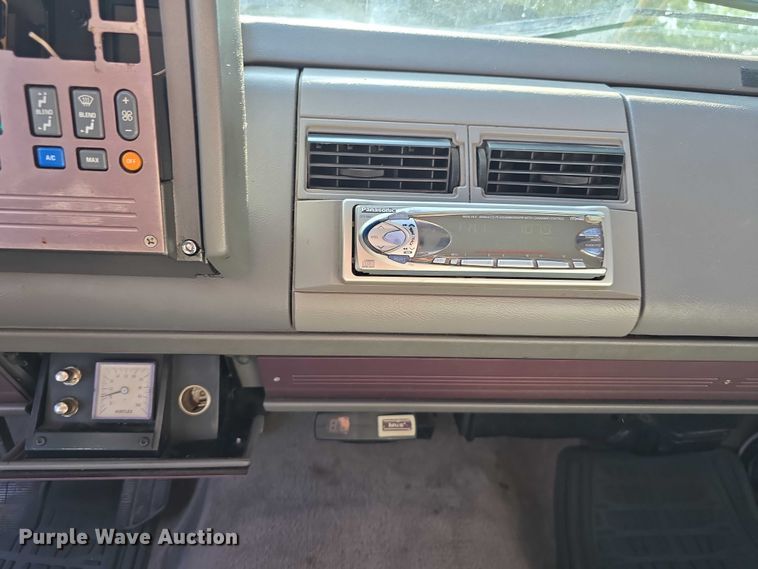 image for item EO1068 1994 Chevrolet C3500 Crew Cab pickup truck