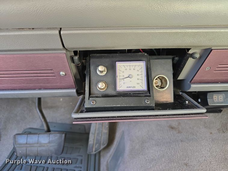 image for item EO1068 1994 Chevrolet C3500 Crew Cab pickup truck