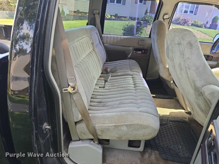 image for item EO1068 1994 Chevrolet C3500 Crew Cab pickup truck