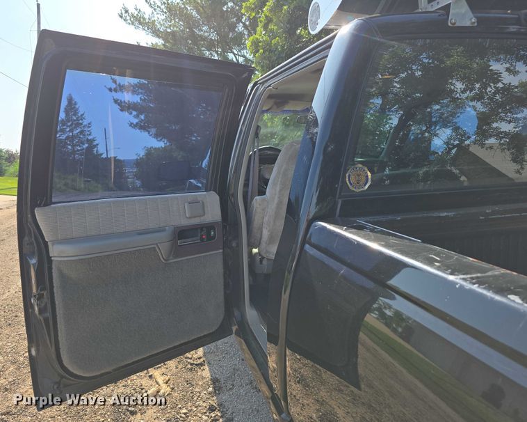 image for item EO1068 1994 Chevrolet C3500 Crew Cab pickup truck