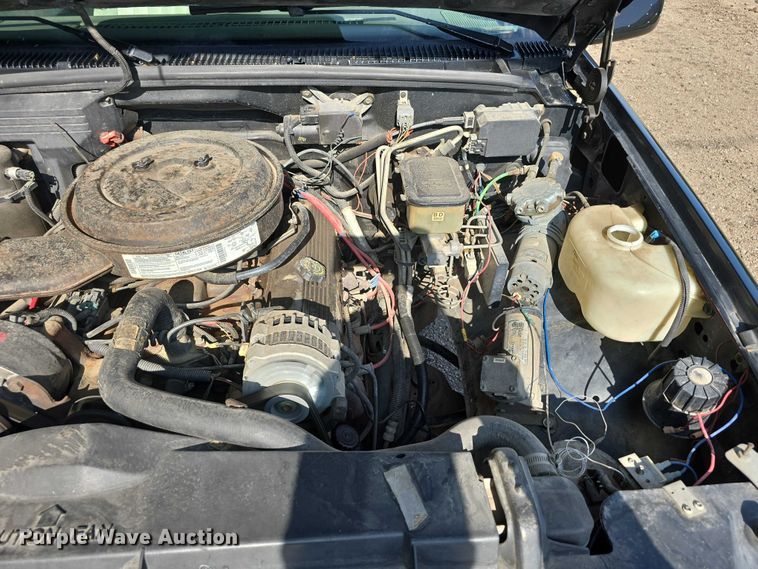 image for item EO1068 1994 Chevrolet C3500 Crew Cab pickup truck