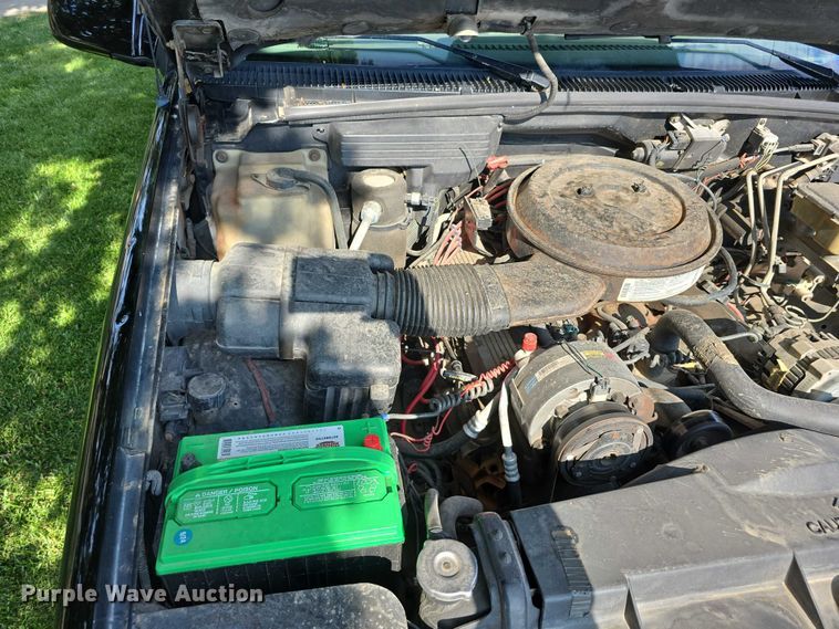 image for item EO1068 1994 Chevrolet C3500 Crew Cab pickup truck