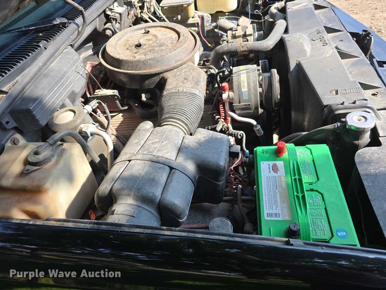 image for item EO1068 1994 Chevrolet C3500 Crew Cab pickup truck