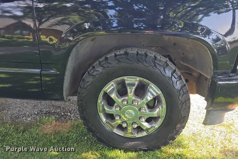 image for item EO1068 1994 Chevrolet C3500 Crew Cab pickup truck