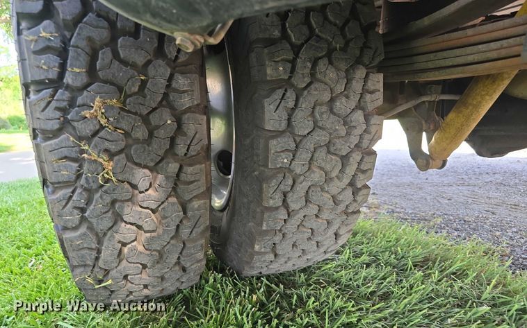 image for item EO1068 1994 Chevrolet C3500 Crew Cab pickup truck